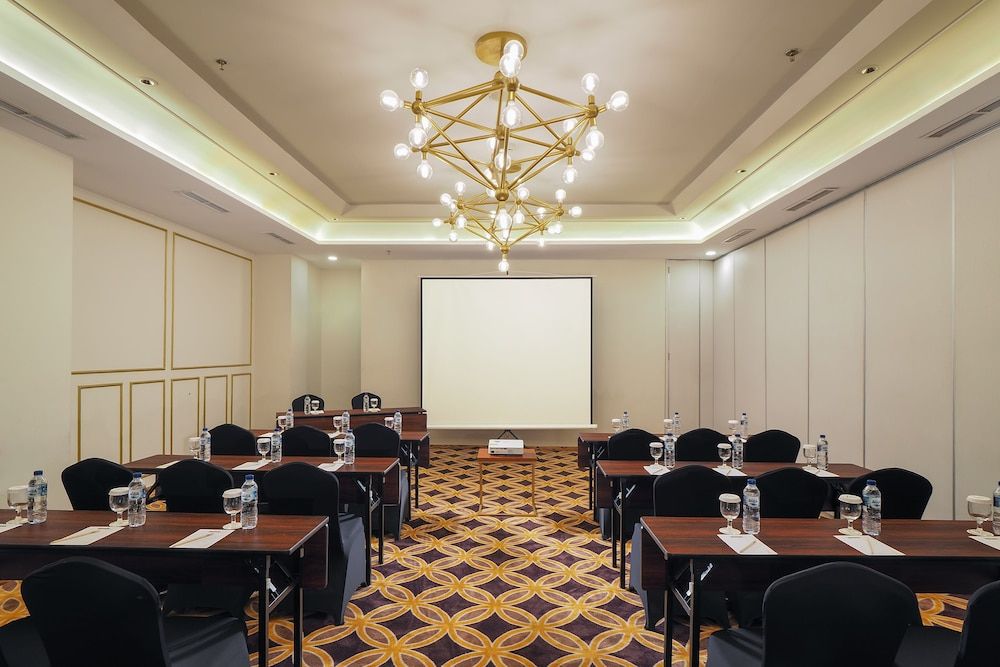 undefined Horison Ciledug 7