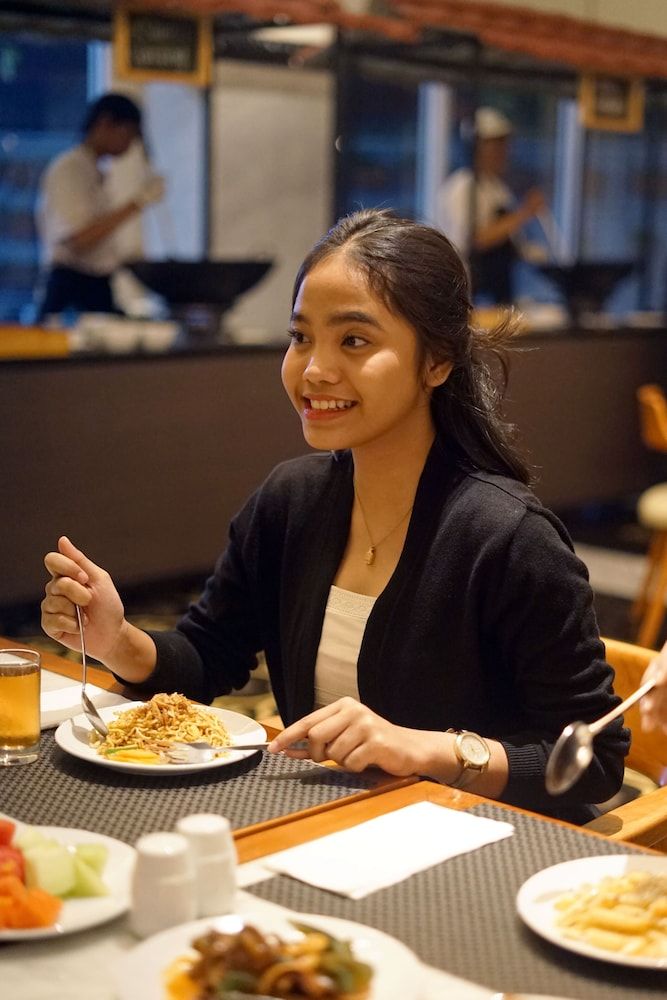 undefined Horison Ciledug 8