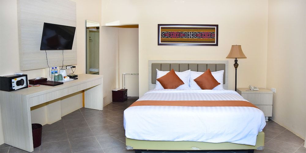 La Cecile Hotel and Cafe Komodo Deluxe Double Room, Garden View (with Free Return Airport Transfers) 3