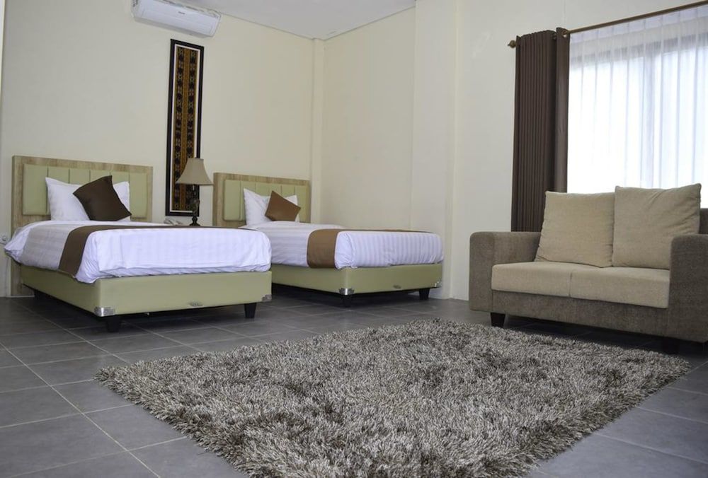 La Cecile Hotel and Cafe Komodo Family Room (with Free Return Airport Transfers) 2