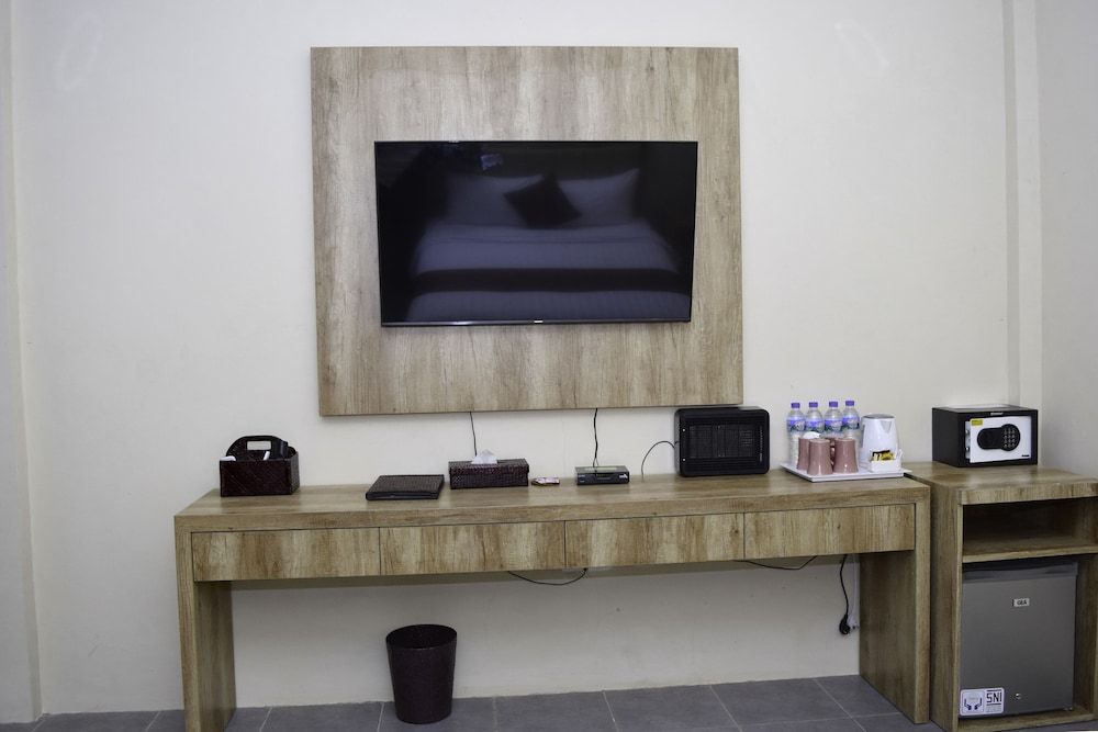 La Cecile Hotel and Cafe Komodo Family Room (with Free Return Airport Transfers) 8