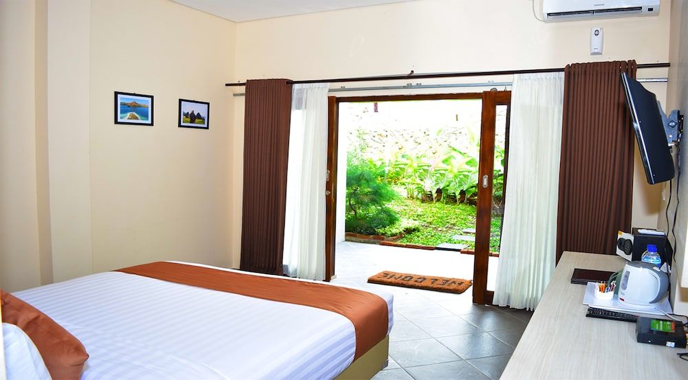 La Cecile Hotel and Cafe Komodo Deluxe Double Room, Garden View (with Free Return Airport Transfers) 2