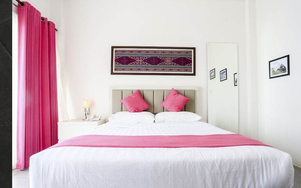 La Cecile Hotel and Cafe Komodo Deluxe Double Room, Sea View (with Free Return Airport Transfers) 2