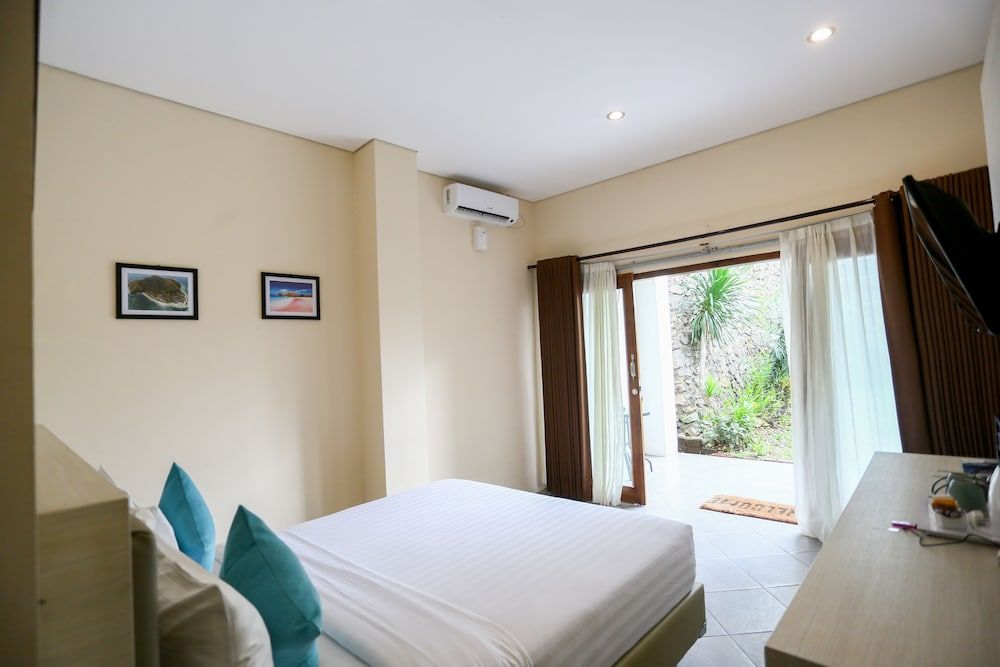 La Cecile Hotel and Cafe Komodo Deluxe Double Room, Garden View (with Free Return Airport Transfers) 6