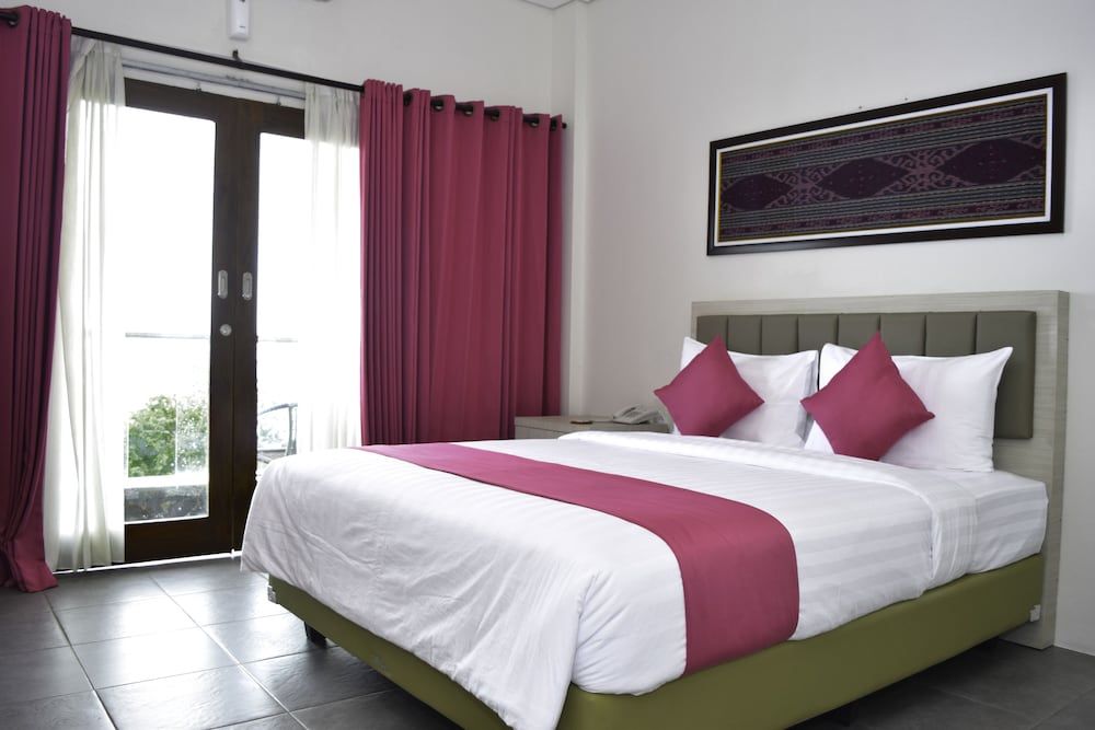 La Cecile Hotel and Cafe Komodo Deluxe Double Room, Sea View (with Free Return Airport Transfers) 3