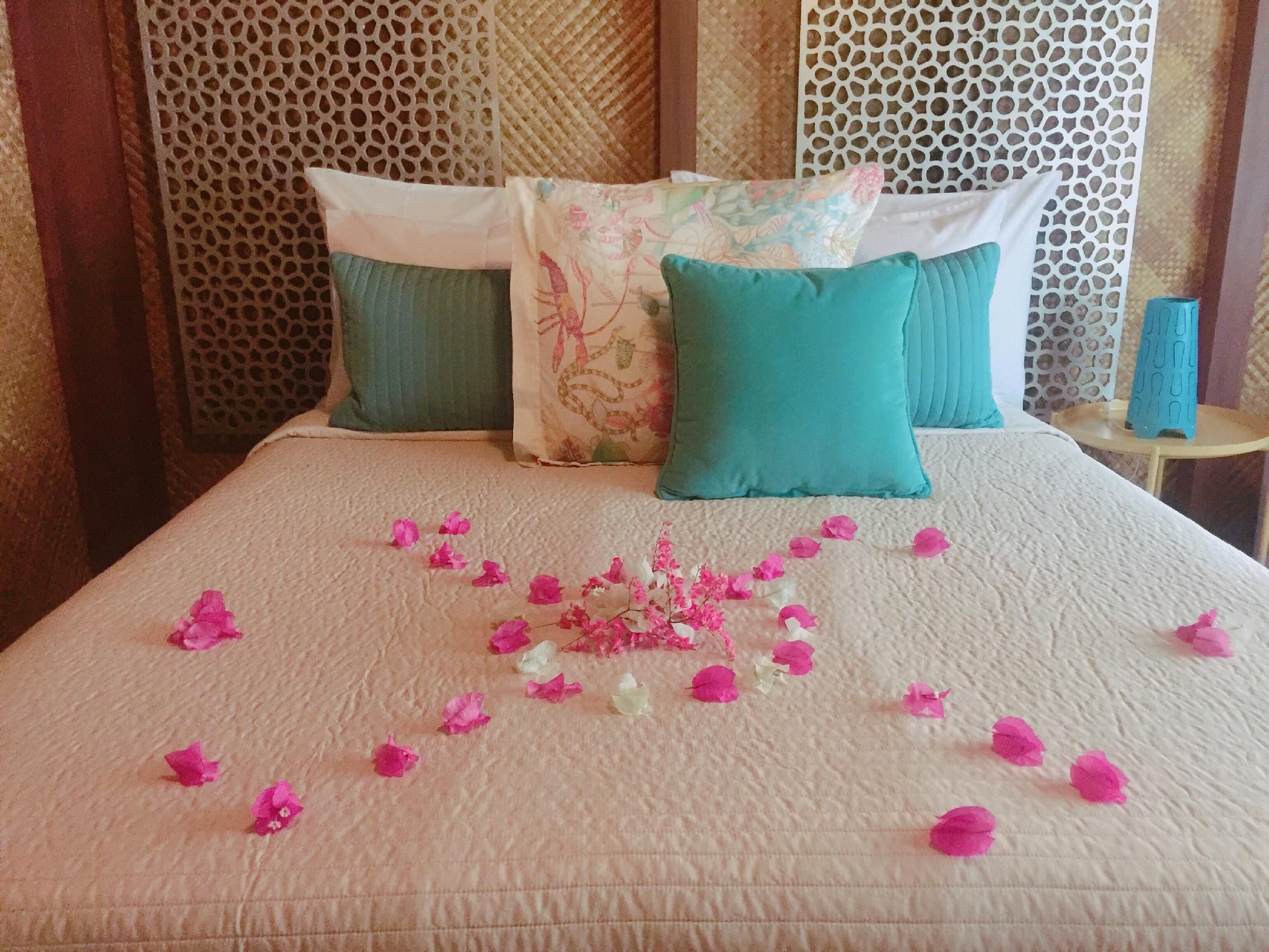 Deluxe Room Pool View