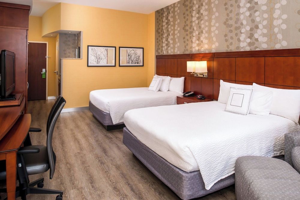 Room, 2 Queen Beds (Mobility/Hearing Accessible, Tub)
