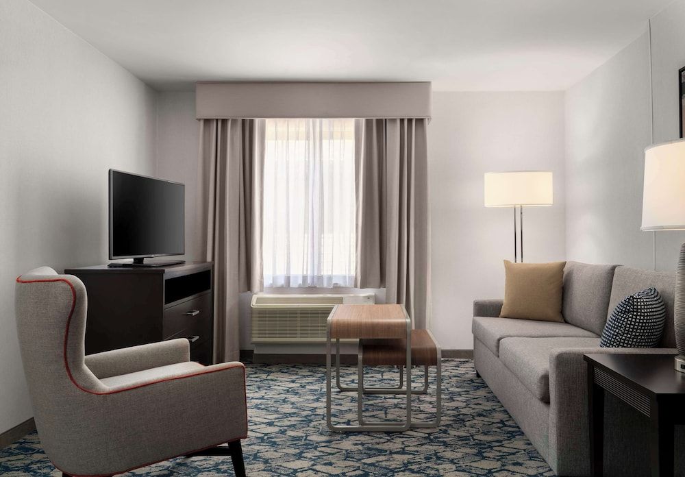 Suite, 1 King Bed, Accessible (Hearing)