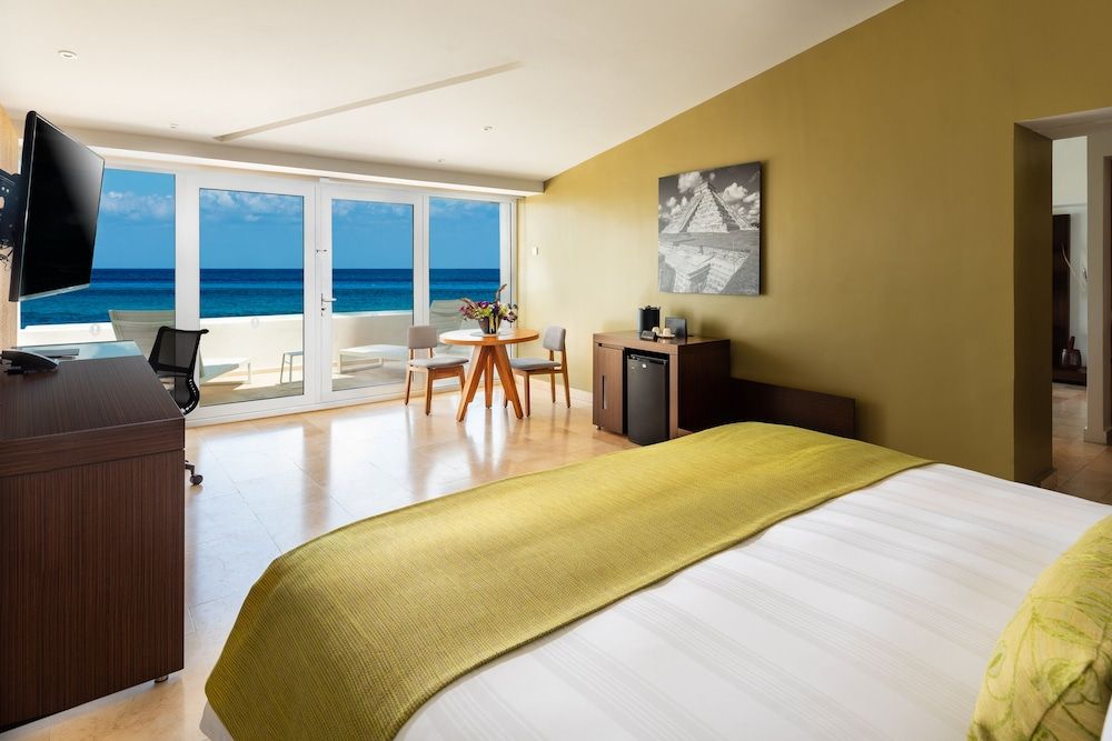 Signature Suite, 1 King Bed, Oceanfront