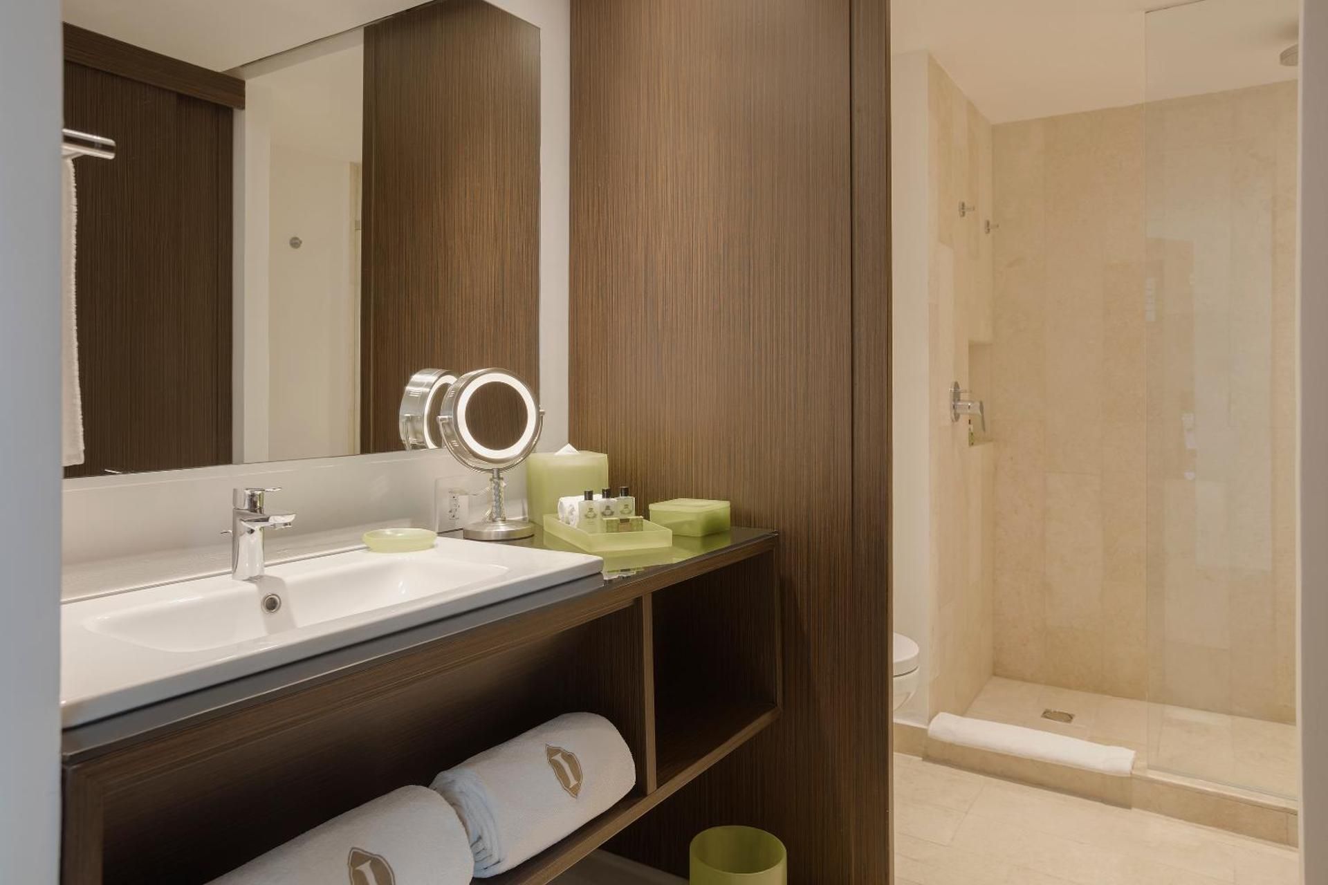 2 Queens Club Suite Ocean View
