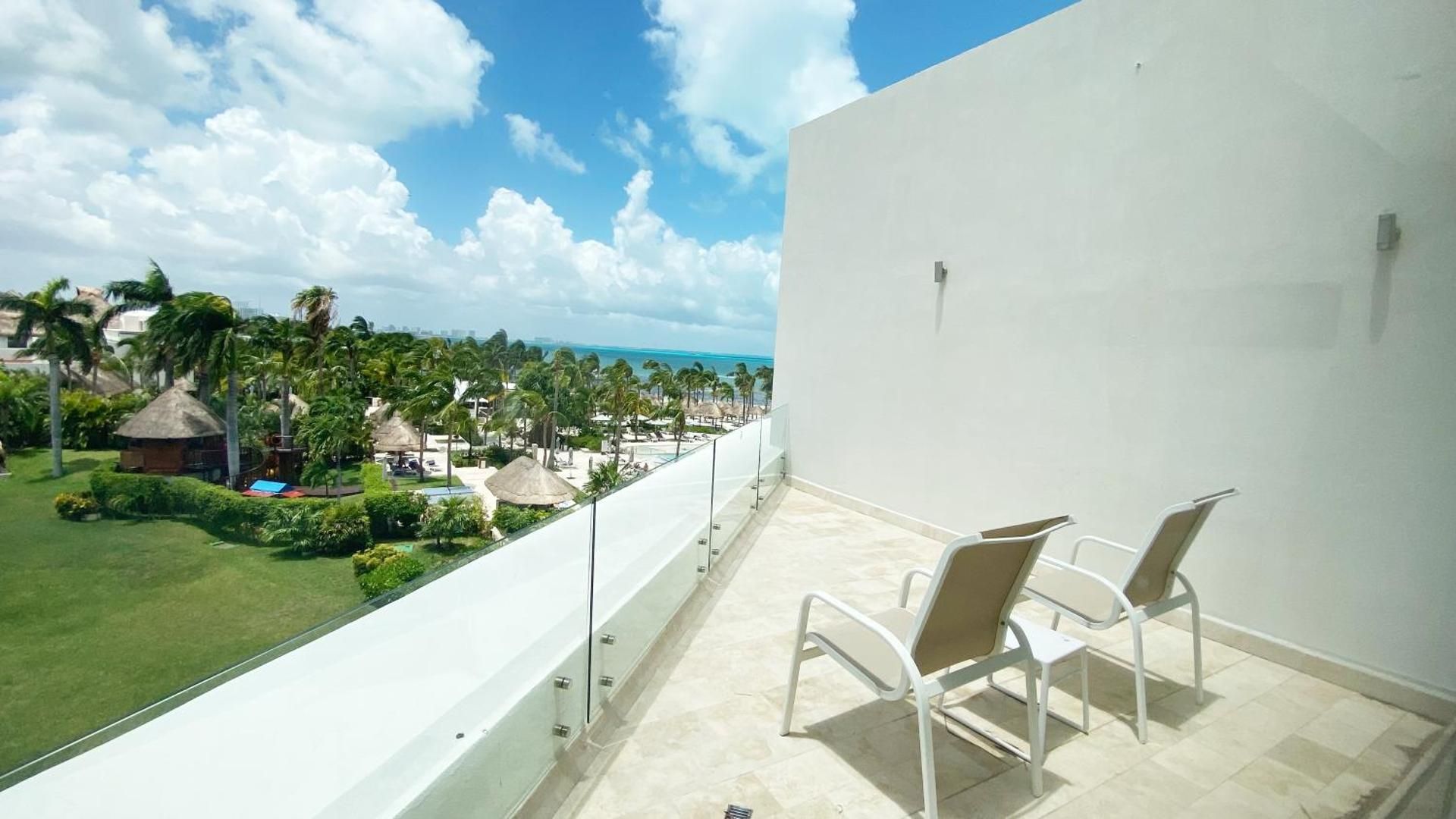 1 King Club Signature Room