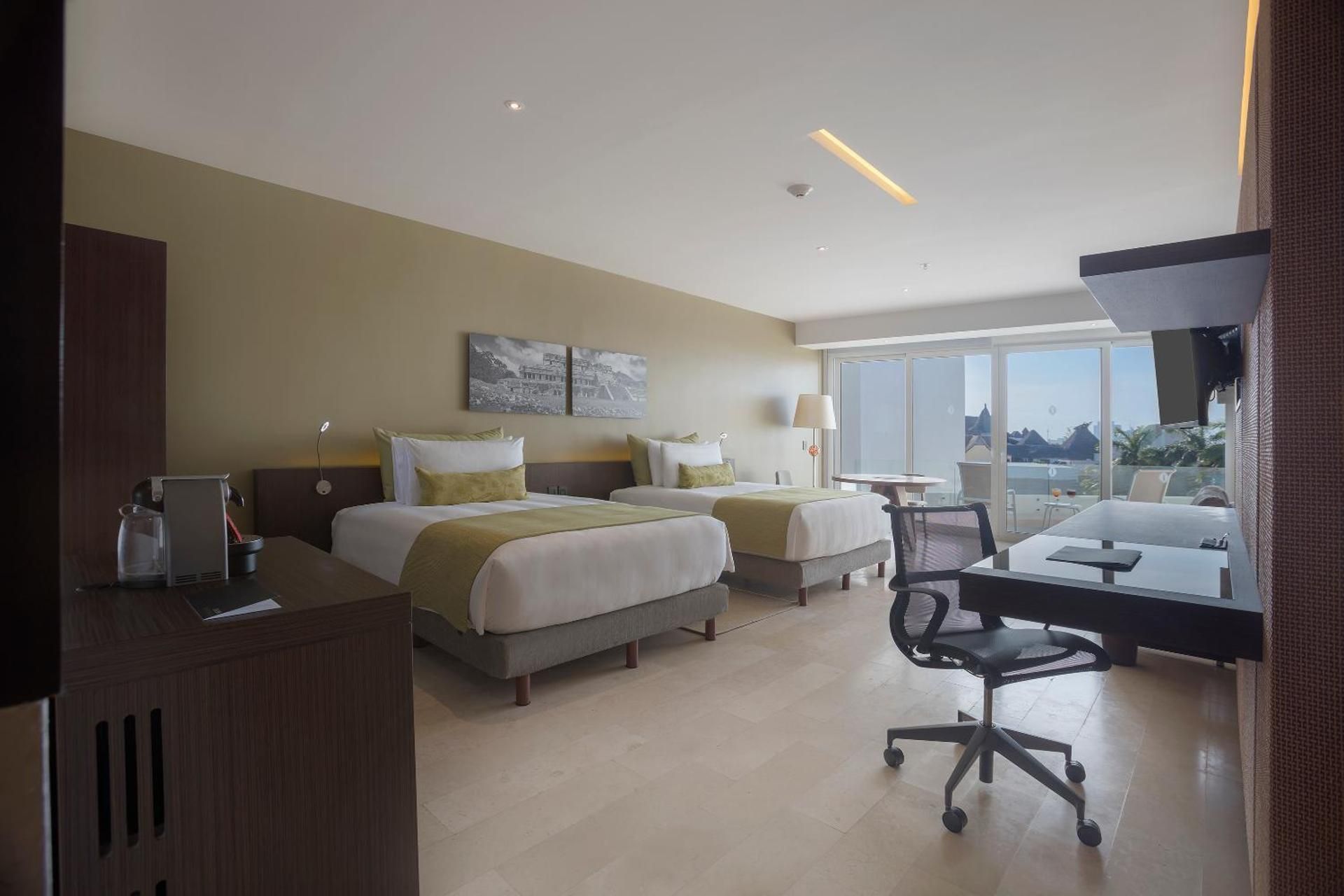 2 Queen Club Signature Room