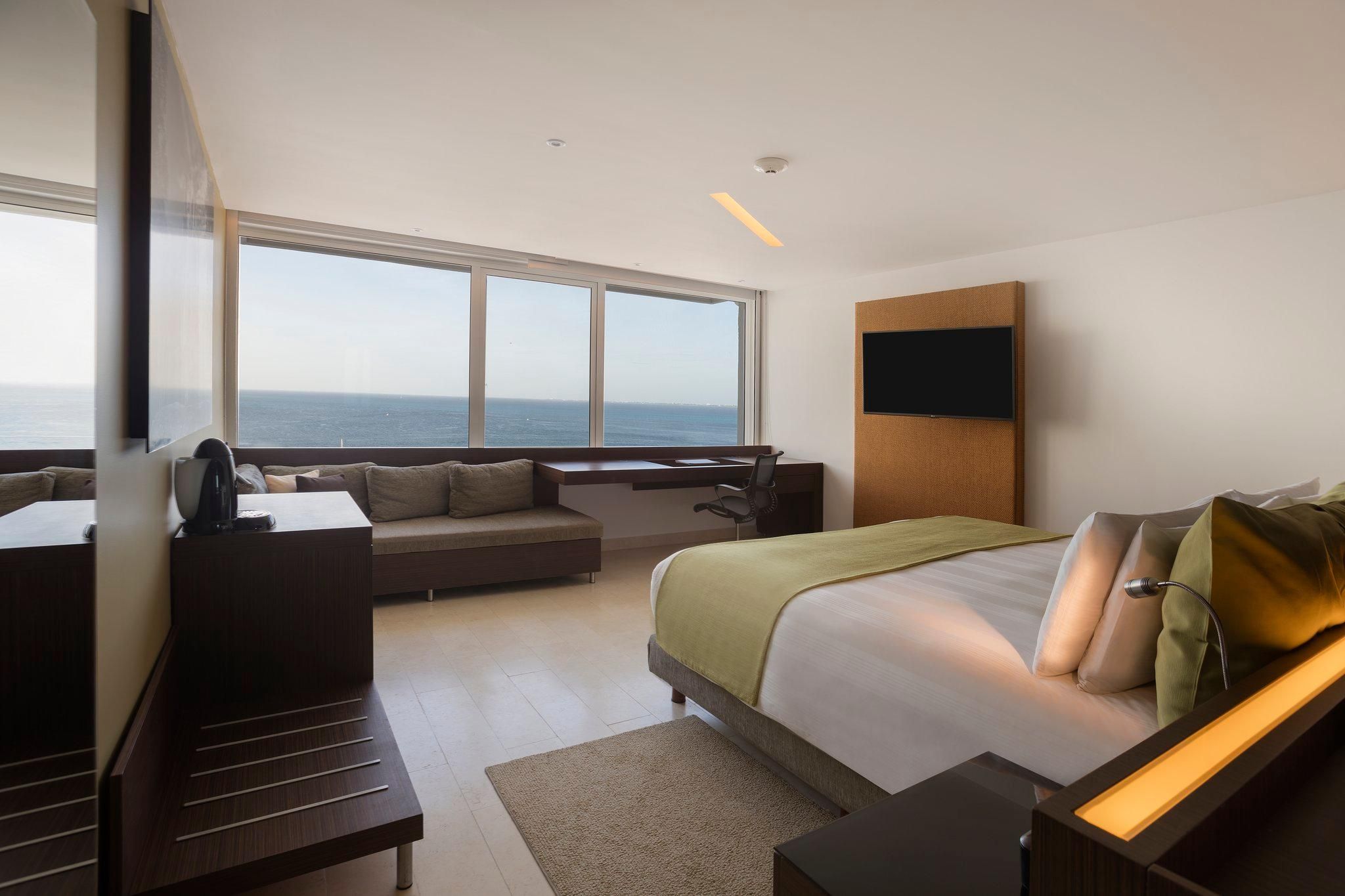 1 King Classic Ocean View