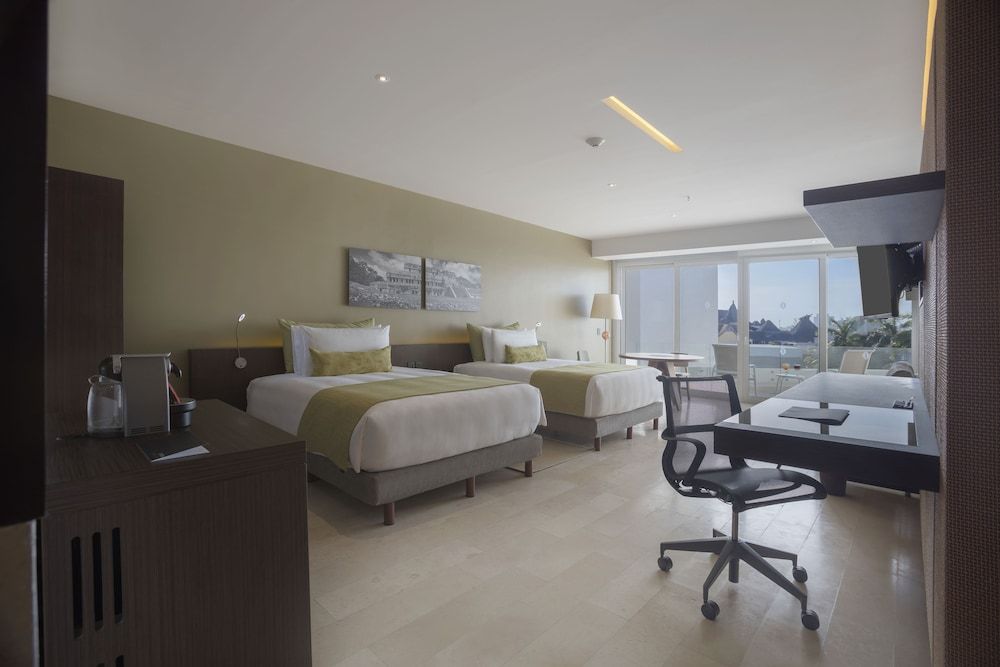 Club Room, 2 Queen Beds (Signature)