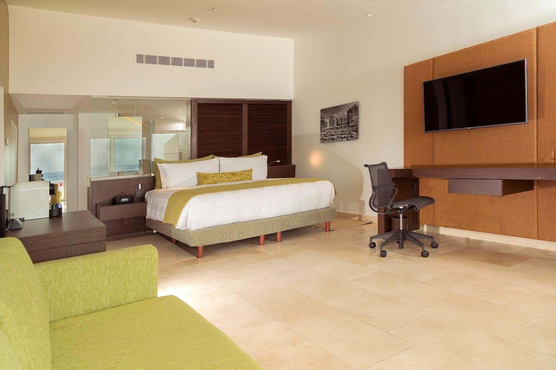 1 King Caribbean Suite Ocean Front