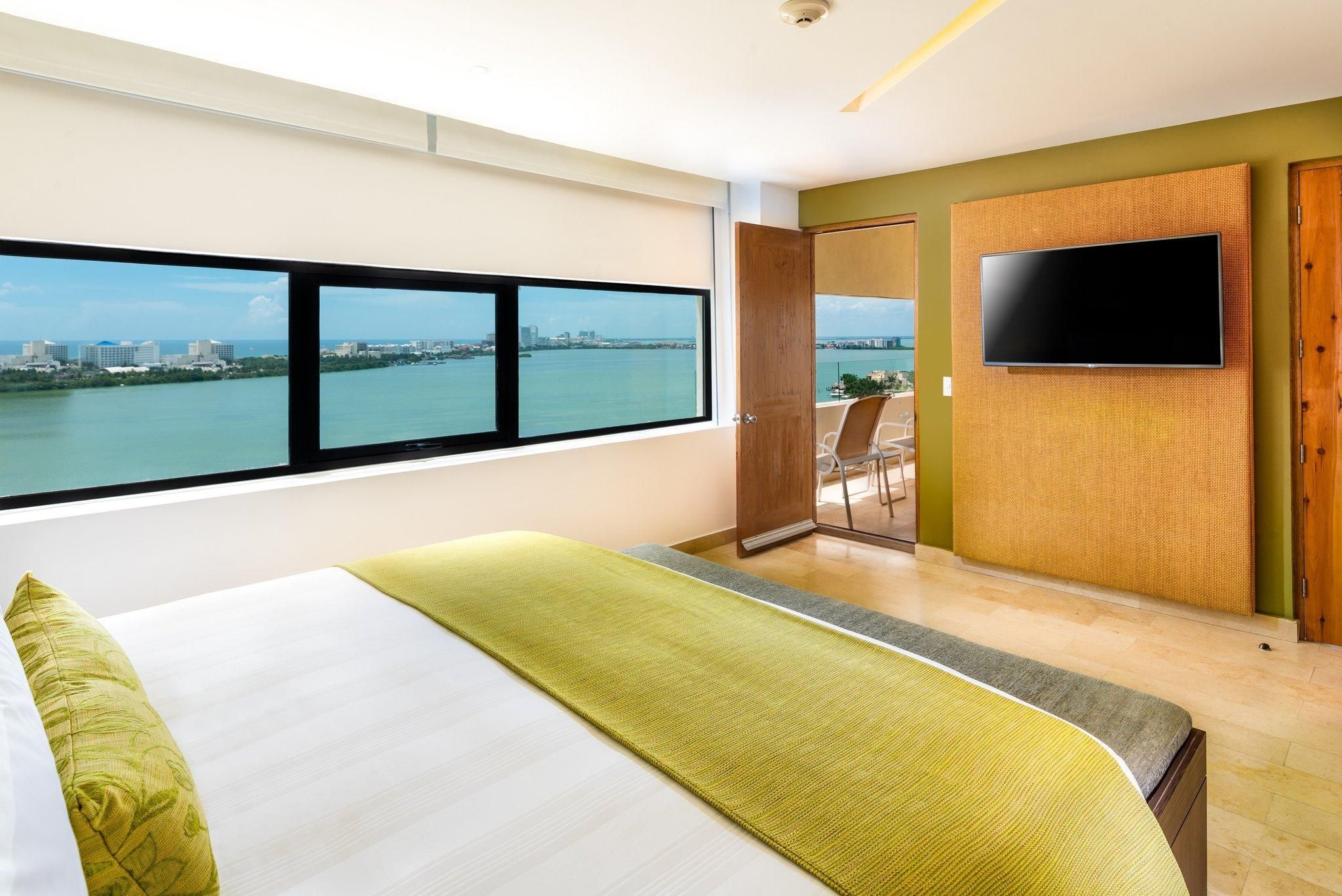 2 Queen Beds Club Lagoon View
