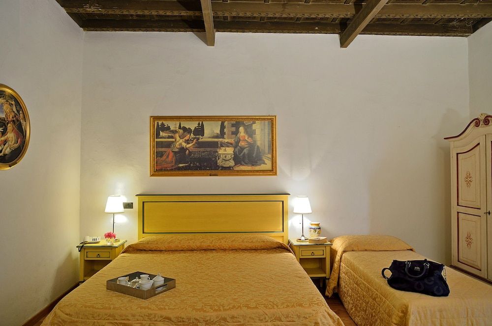Hotel Vasari Classic Triple Room
