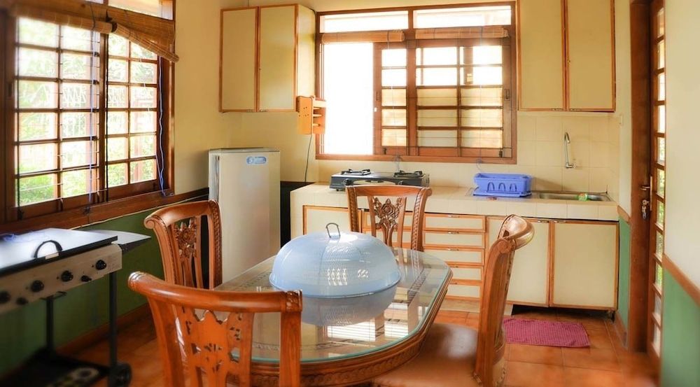 Villa Kota Bunga Ade Villa, 3 Bedrooms, Kitchenette, Garden View 2