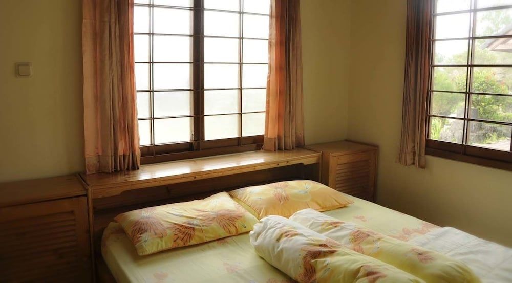 Villa Kota Bunga Ade Villa, 3 Bedrooms 2