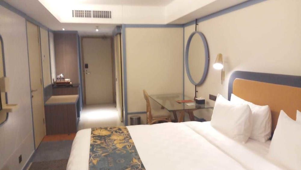 Louis Kienne Hotel Pemuda Deluxe Double or Twin Room 2