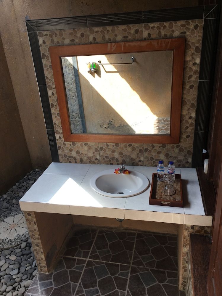 Cassava Bungalow Standard Room 7