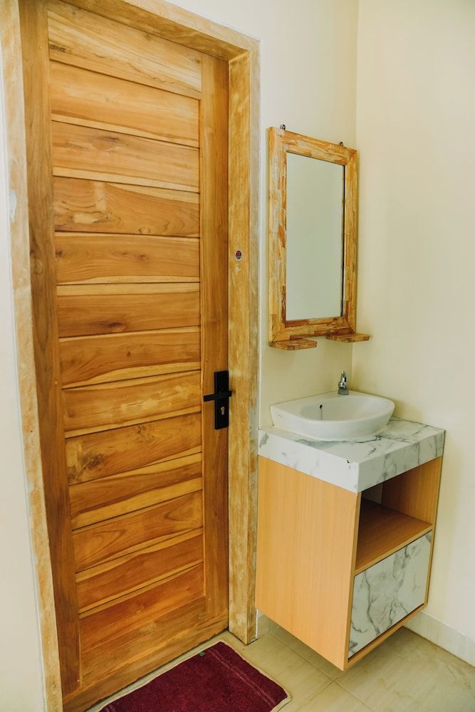 Taman Asih Bingin Homestay Deluxe Double Room 6