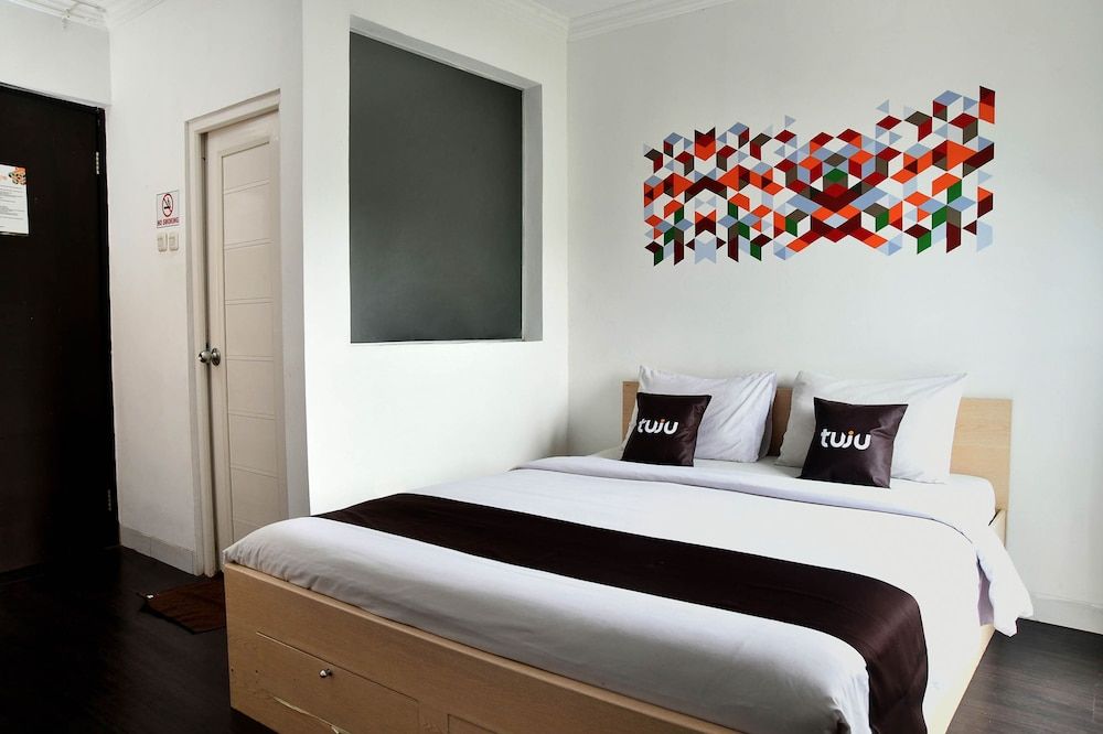 Tuju Abuserin Syariah Superior Double Room 3