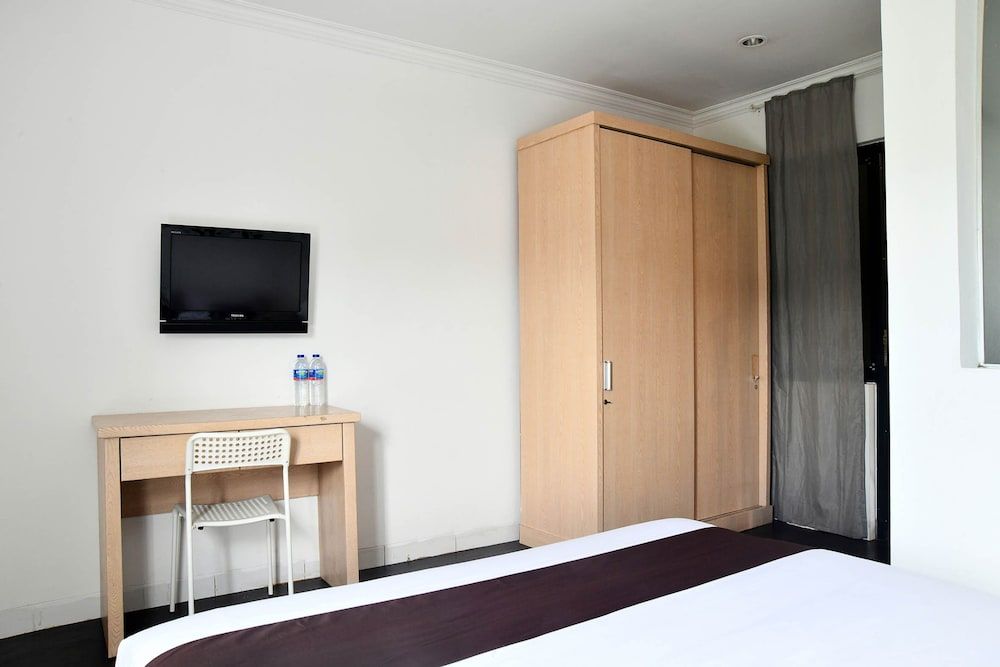 Tuju Abuserin Syariah Superior Double Room 4