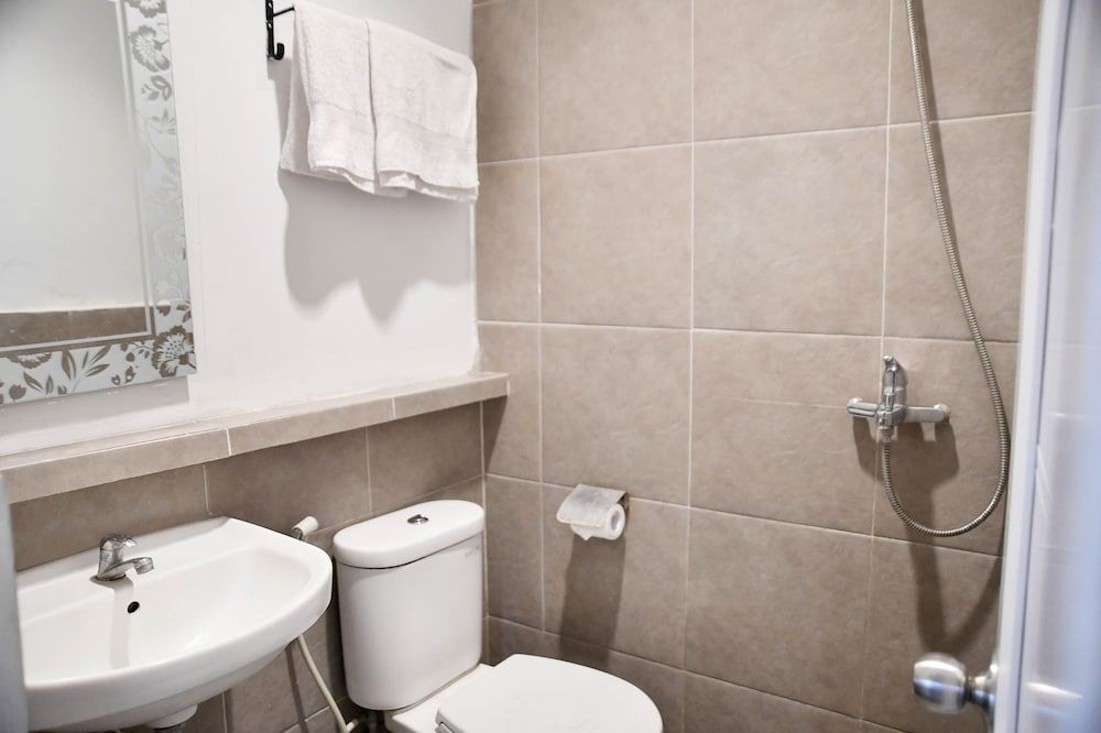 Tuju Abuserin Syariah Superior Double Room 7