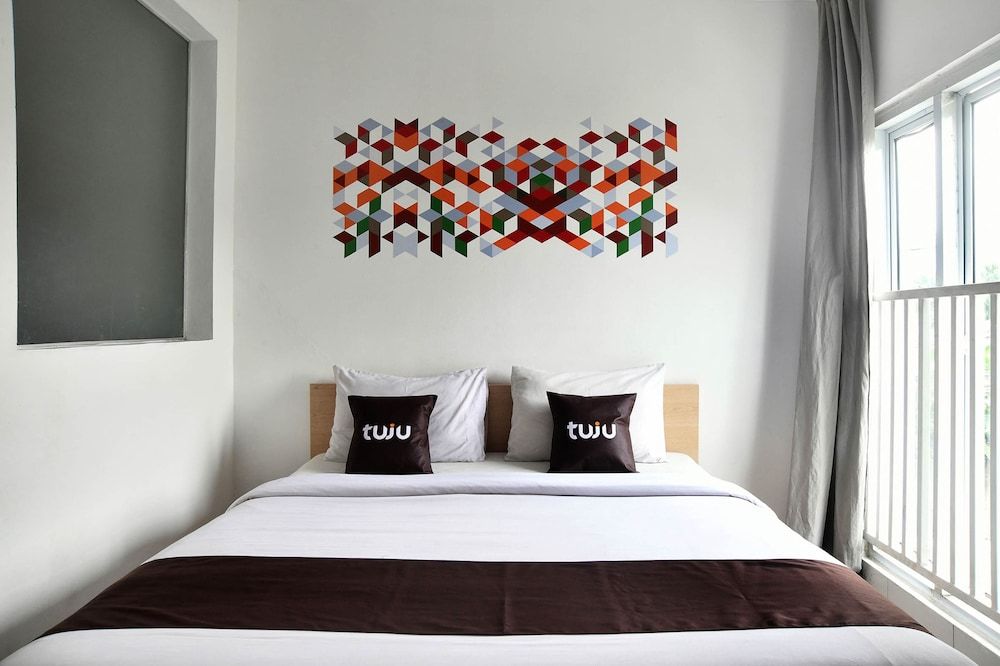 Tuju Abuserin Syariah Superior Double Room 2