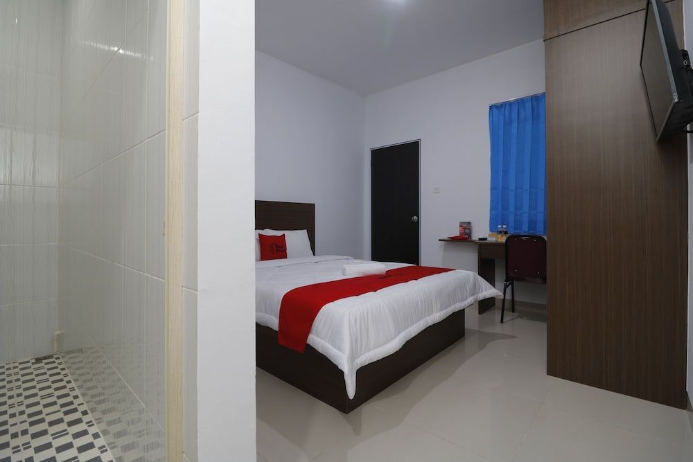 undefined RedDoorz Plus Near Kepri Mall 8