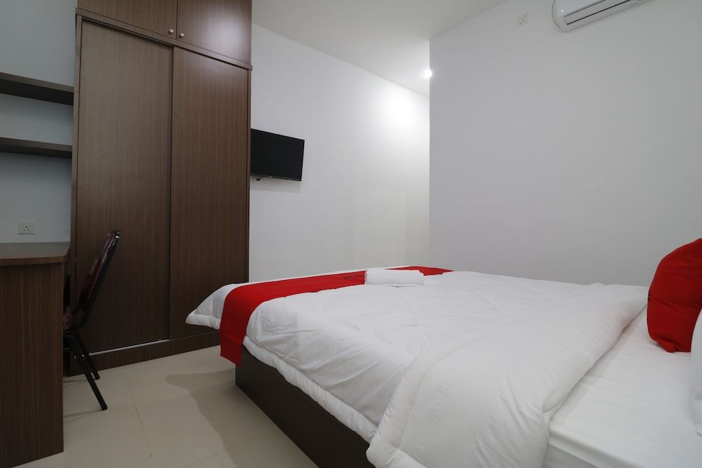 undefined RedDoorz Plus Near Kepri Mall 7