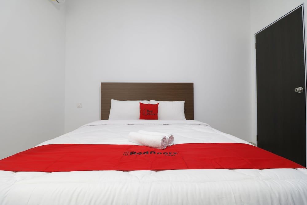 undefined RedDoorz Plus Near Kepri Mall 5