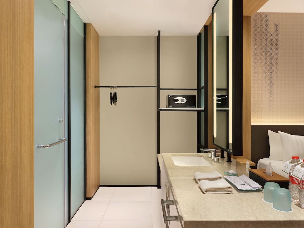 Hotel Santika Premiere Bandara - Palembang Deluxe Double Room, Garden View 5