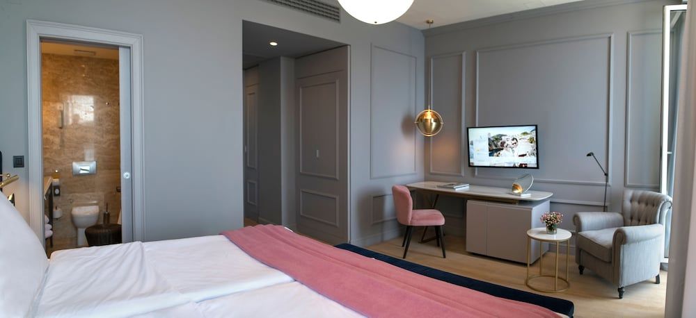 undefined Hotel Excelsior 9