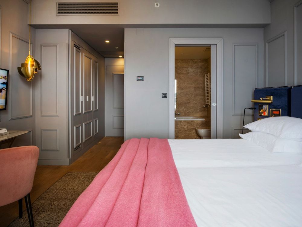 undefined Hotel Excelsior 5