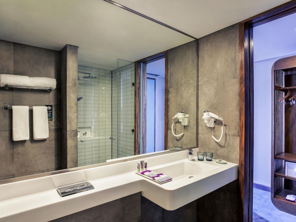 Mercure Jakarta Pantai Indah Kapuk Superior Room, 2 Twin Beds 4