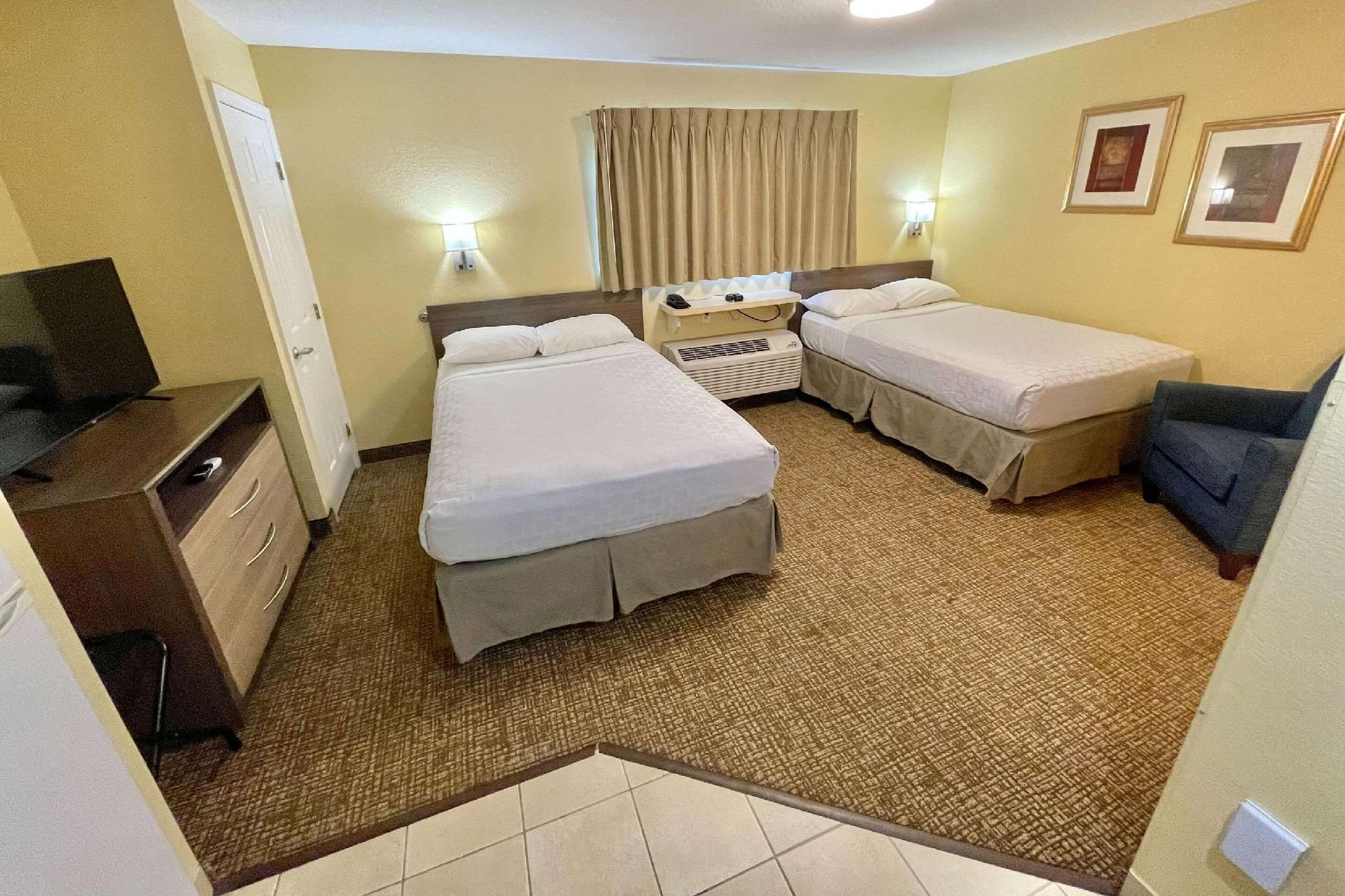 2 Double Beds, Efficiency, Nonsmoking, Accessible