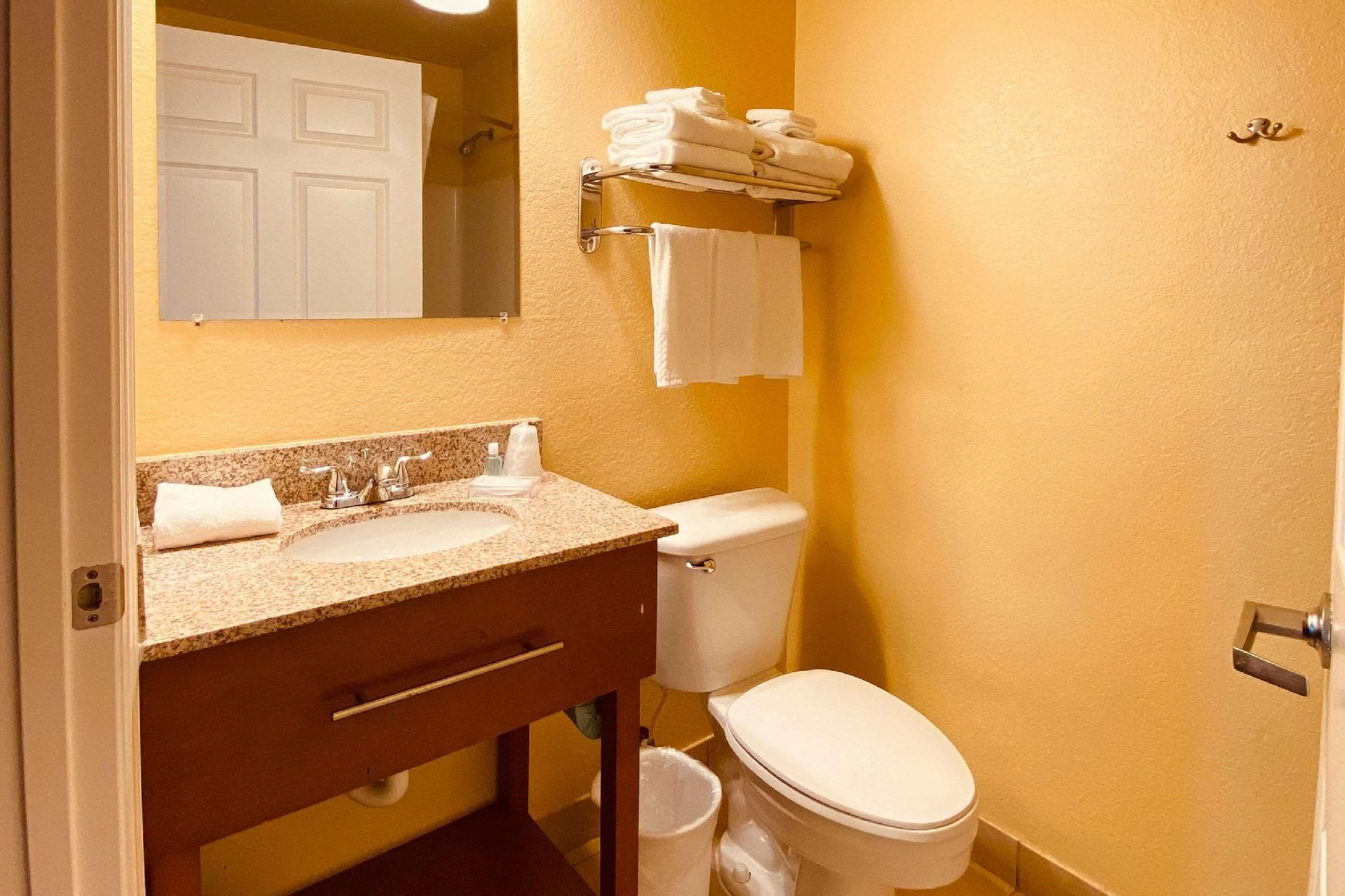 2 Double Beds, Efficiency, Nonsmoking, Accessible