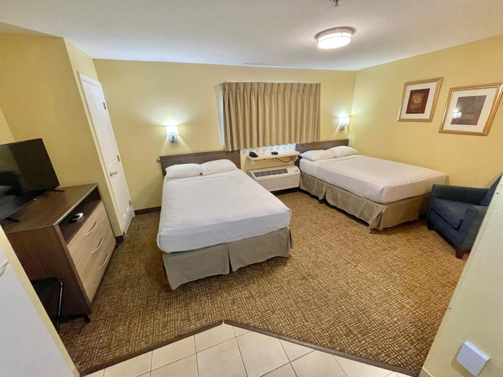 2 Double Beds, Efficiency, Nonsmoking