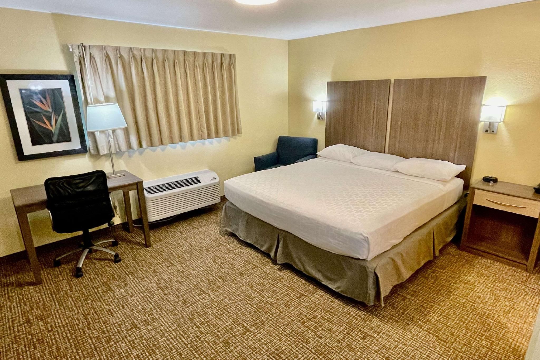 1 King Bed, Efficiency, Nonsmoking, Accessible