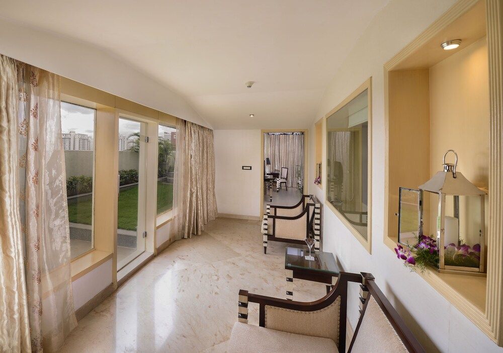 Zuri Junior Suite with King Size Bed (two ways Airport transfers included)