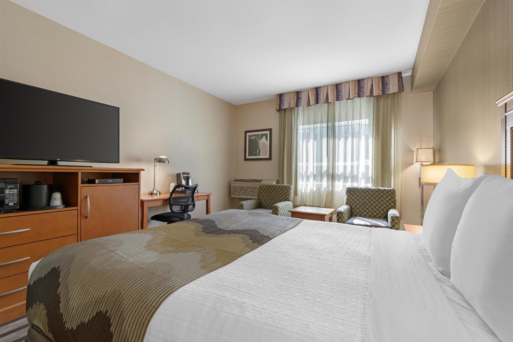Best Western King George Inn & Suites 1 Queen Bed, Nonsmoking, Handicap Room, First Floor 2