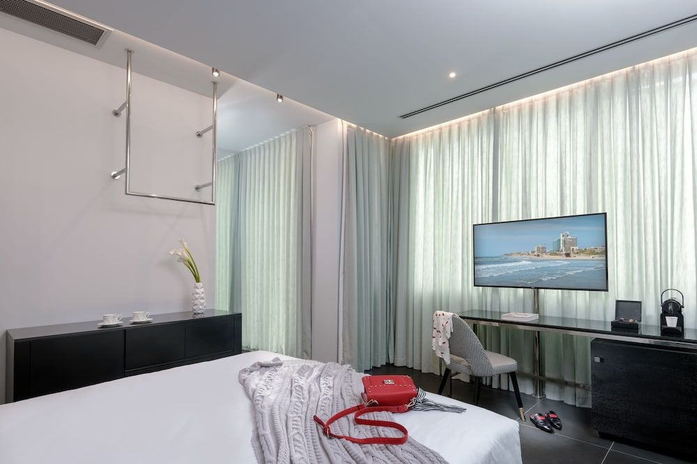 NYX Herzliya Executive Room 6