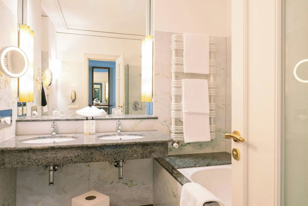 Louis C. Jacob, Hamburg, Autograph Collection Standard Room, 1 Double Bed, Non Smoking, City View 5