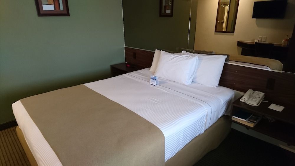 Standard Room, 1 Queen Bed