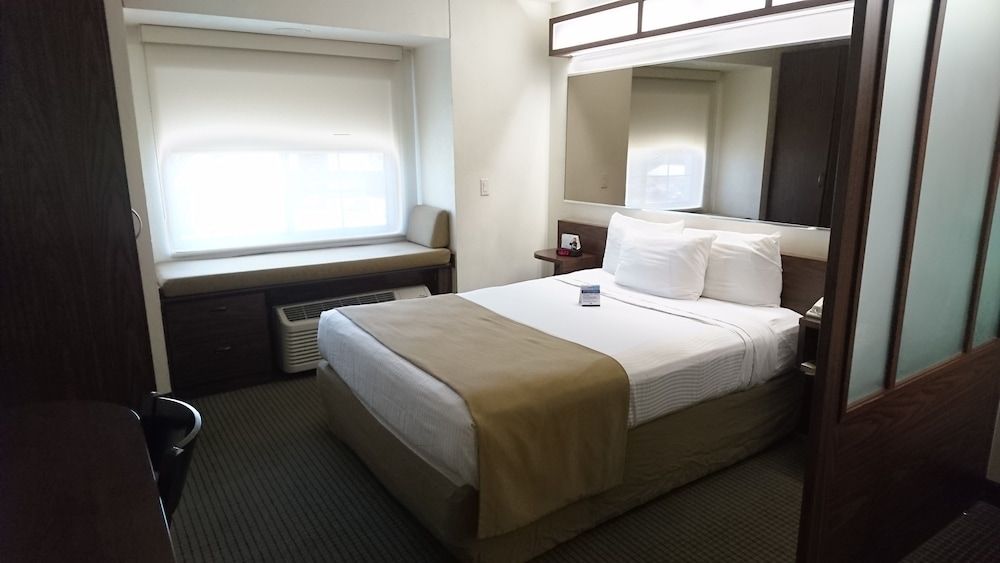 Standard Room, 1 Queen Bed