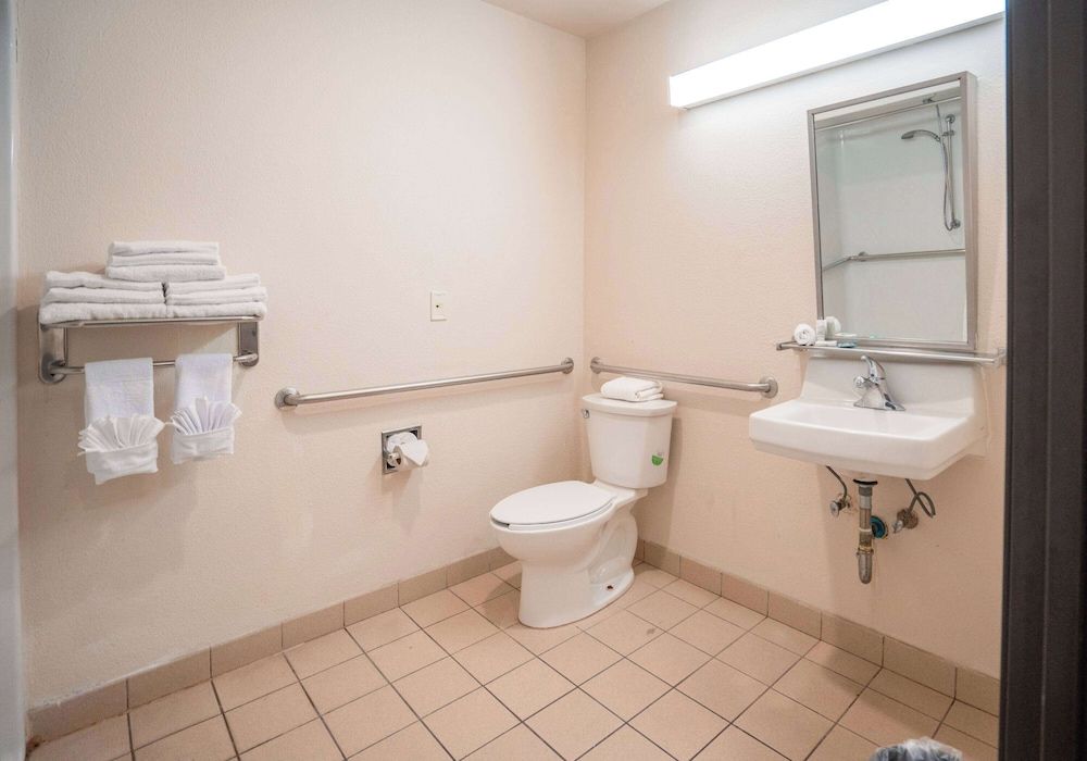 Standard Room, 1 Queen Bed, Accessible