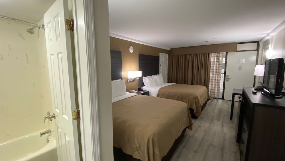 Standard Room, 2 Queen Beds, Non Smoking, Pool View (No Pets Allowed)
