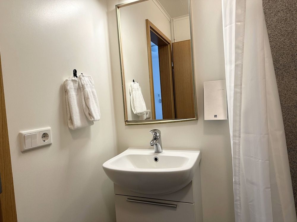 Albert Guesthouse Double Room, Private Bathroom 7